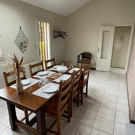 Holiday home La Petite Gare De Georges De La Riviere Saint-Georges-de-la-Riviere